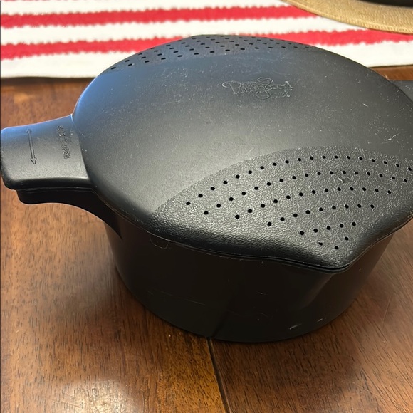 Pampered Chef Black Microwave Steamer / Cooker - Picture 2 of 6